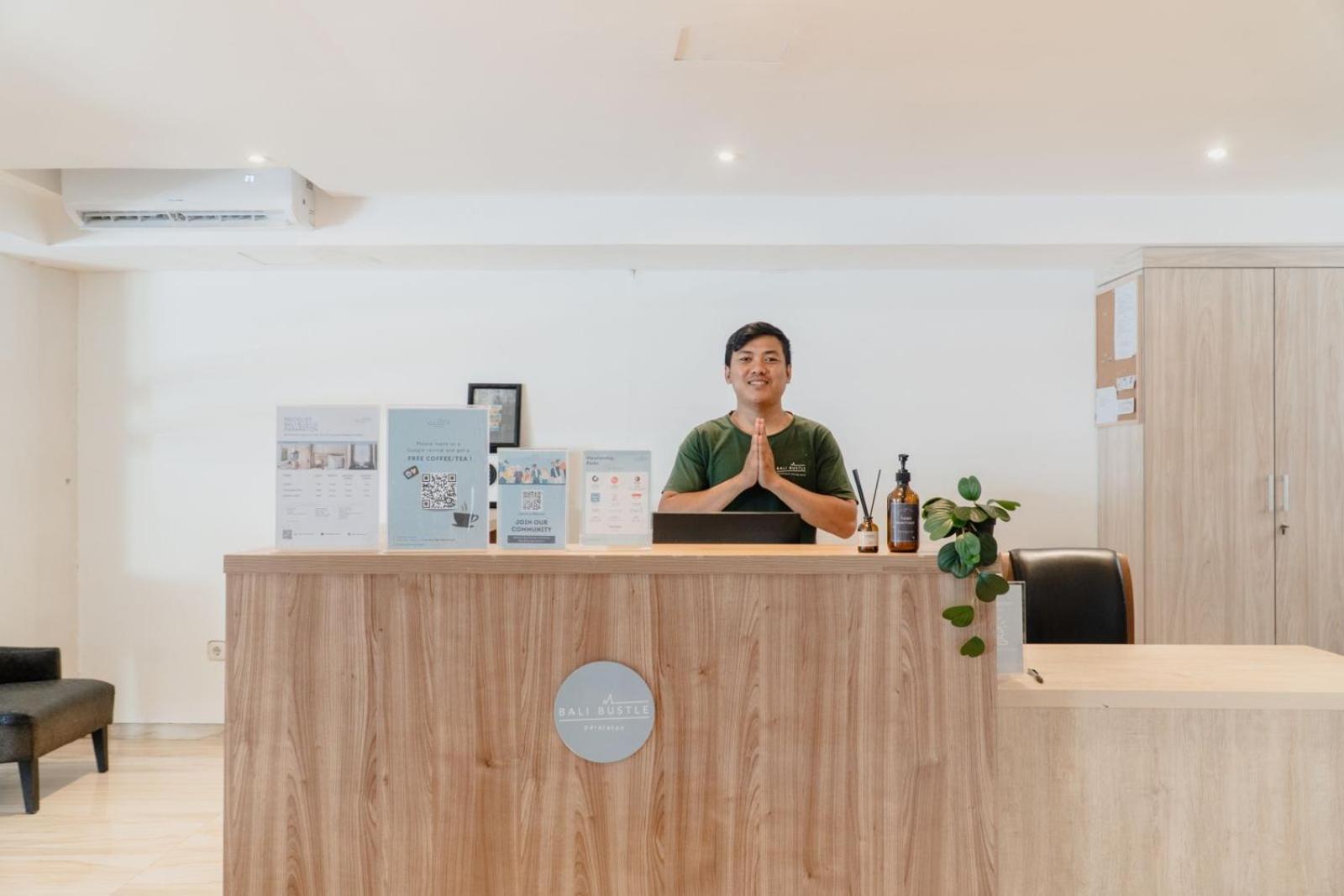 Bali Bustle Pararaton Coliving And Coworking Space Legian Exterior foto